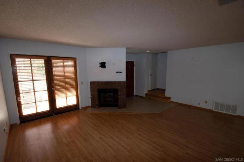 1415 Summit Drive photo 2