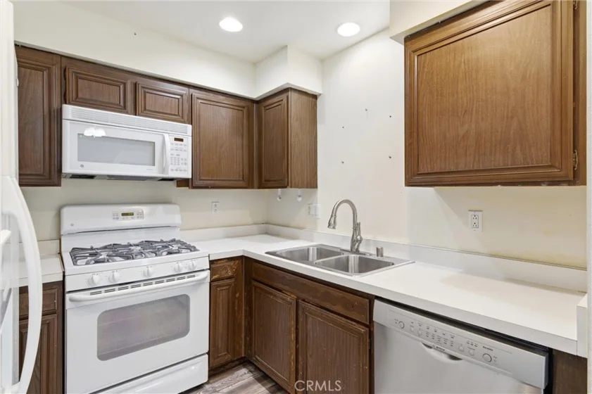 2921 S Fairview Street #G photo 22
