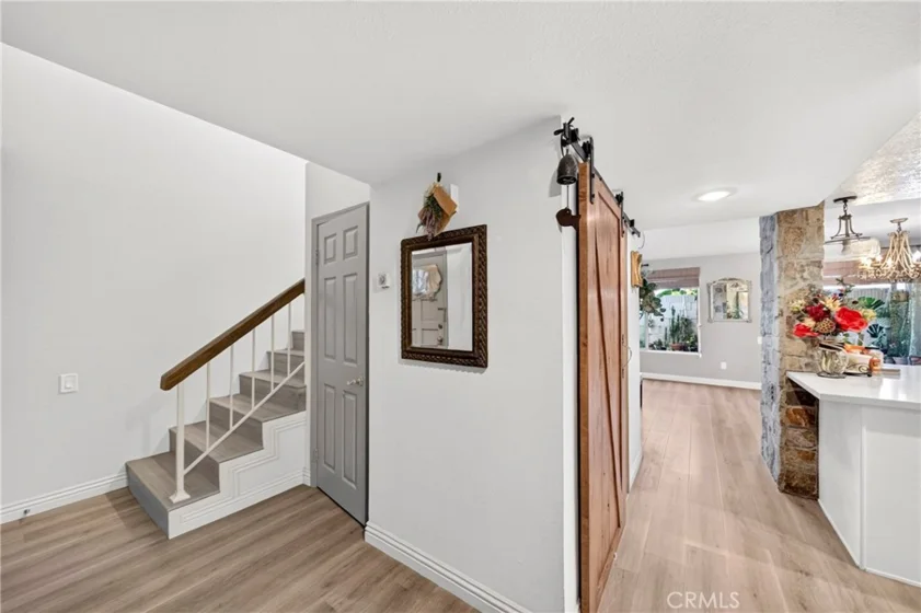 9522 Linda Ln photo 5