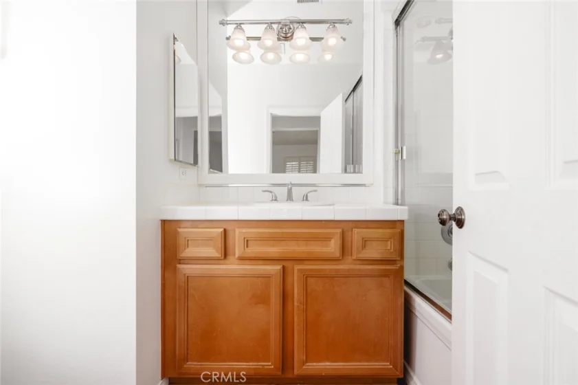 127 Jadestone photo 39