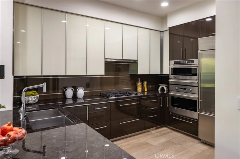 1318 S Roxbury #210 photo 4