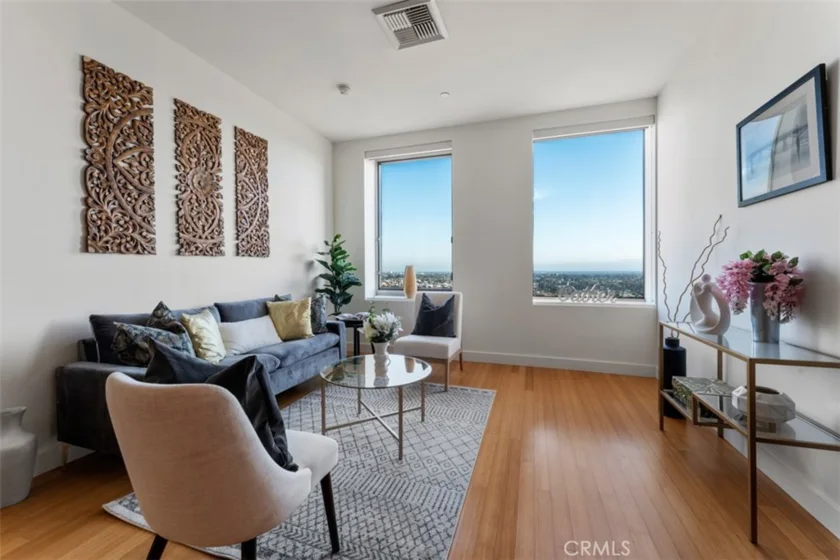 3810 Wilshire Boulevard #1808 photo 1