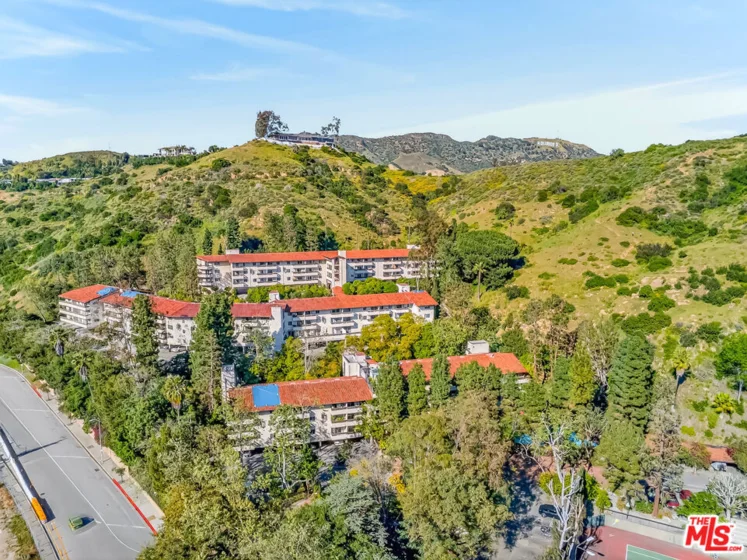 2700 Cahuenga Boulevard #4220 photo 27
