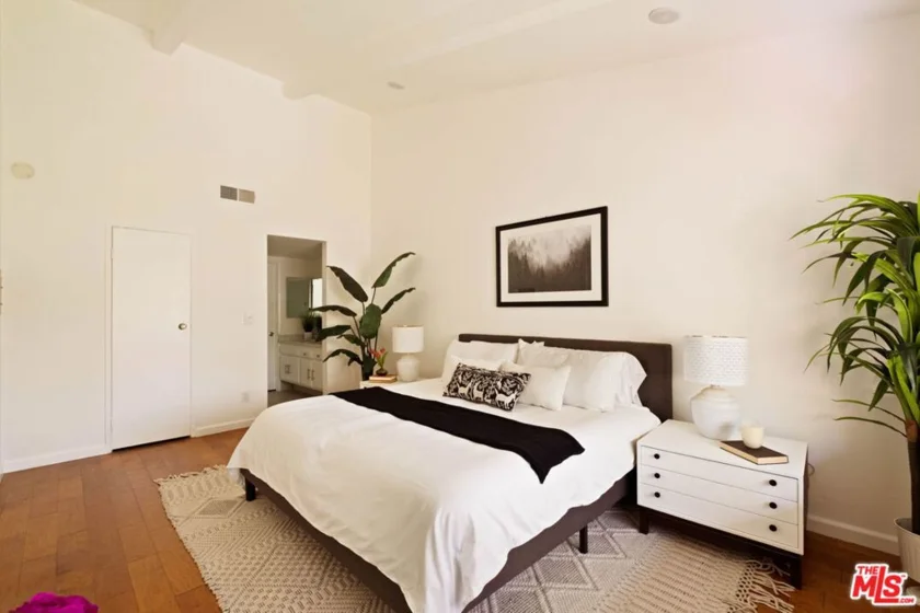 2700 Cahuenga Boulevard #4303 photo 20