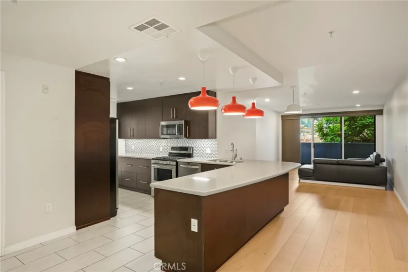540 S Kenmore Avenue #203 photo 1