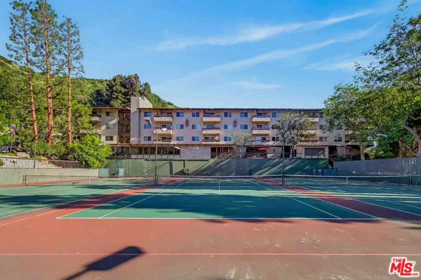 2700 Cahuenga Boulevard #4220 photo 20