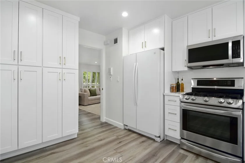 5255 Coldwater Canyon Avenue #E photo 26