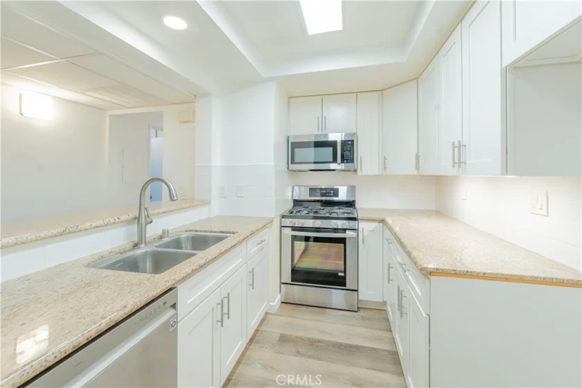 6275 Canoga #61 photo 5