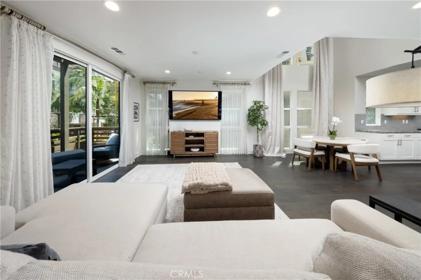 1675 Grand View photo 6