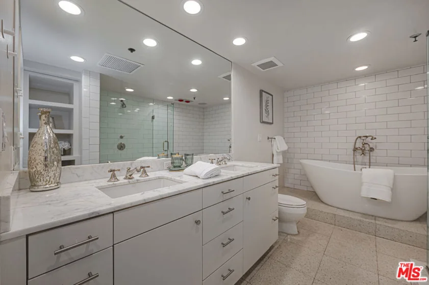 10445 Wilshire Boulevard #1402 photo 24