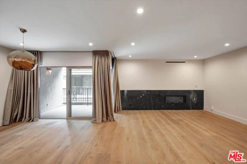 439 N Doheny Drive #204 photo 10