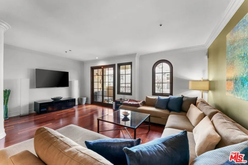 850 N Croft Avenue #302 photo 34