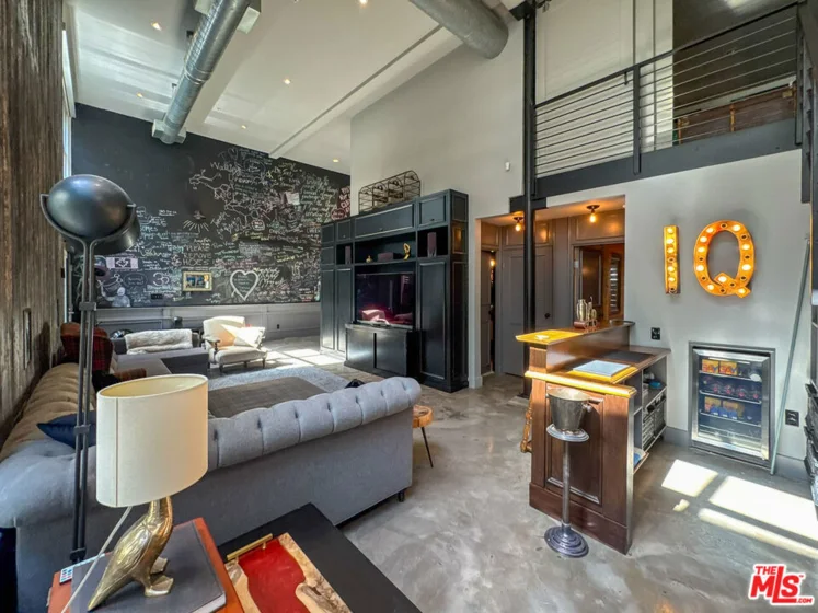 1037 N Laurel Avenue #10 photo 9