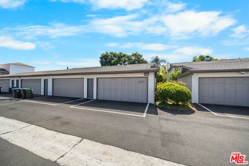 14647 Red Hill Avenue photo 22