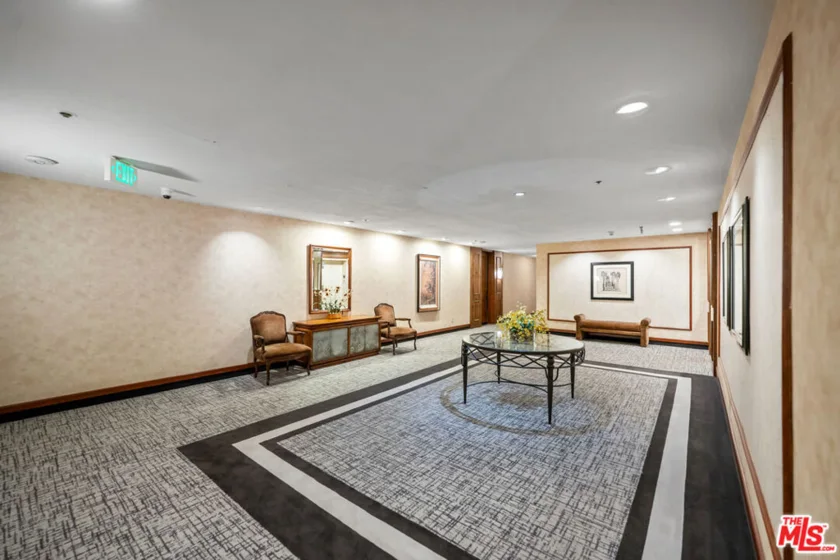 121 S Hope Street #517 photo 54