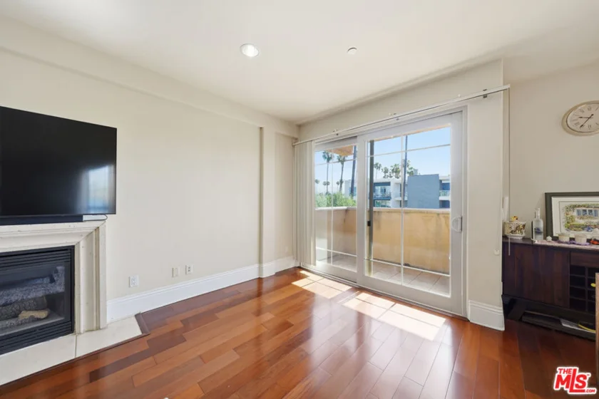 147 N Berendo Street #301 photo 17