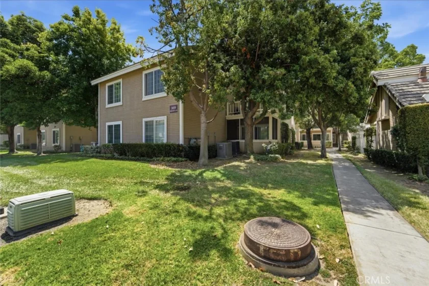3859 Thorncroft Lane #E photo 29