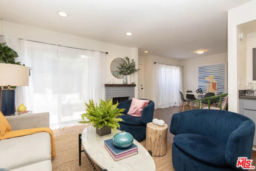 11818 Moorpark Street #T photo 1