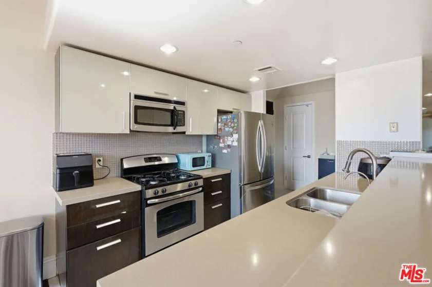147 N Berendo Street #301 photo 19