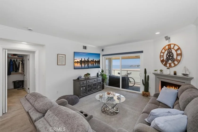 1000 E Ocean #402 photo 4