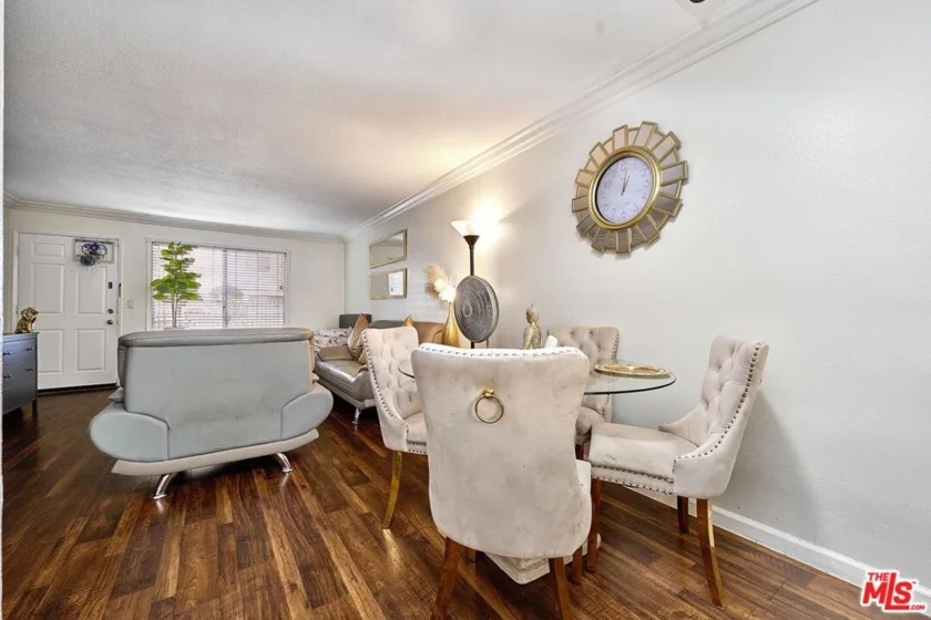 7045 Woodley Avenue #110 photo 17