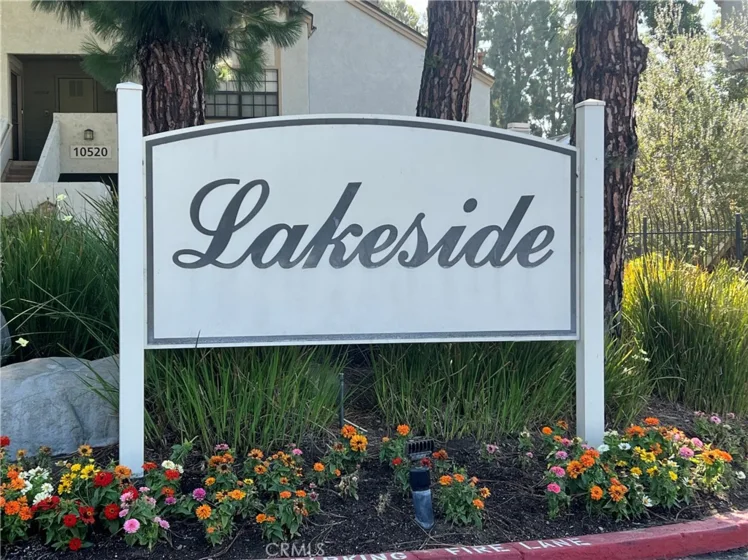 10530 N Lakeside Drive #G photo 2
