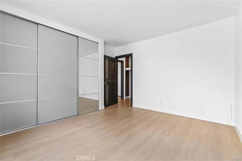 960 Larrabee #120 photo 8