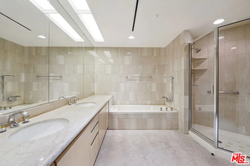 10490 Wilshire Boulevard #1402 photo 8