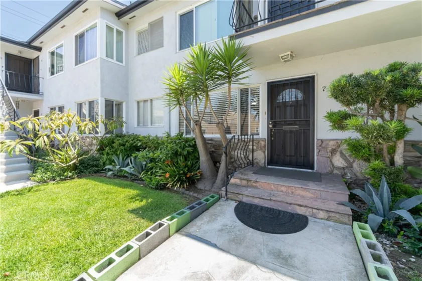 100 Cerritos Avenue #7 photo 15