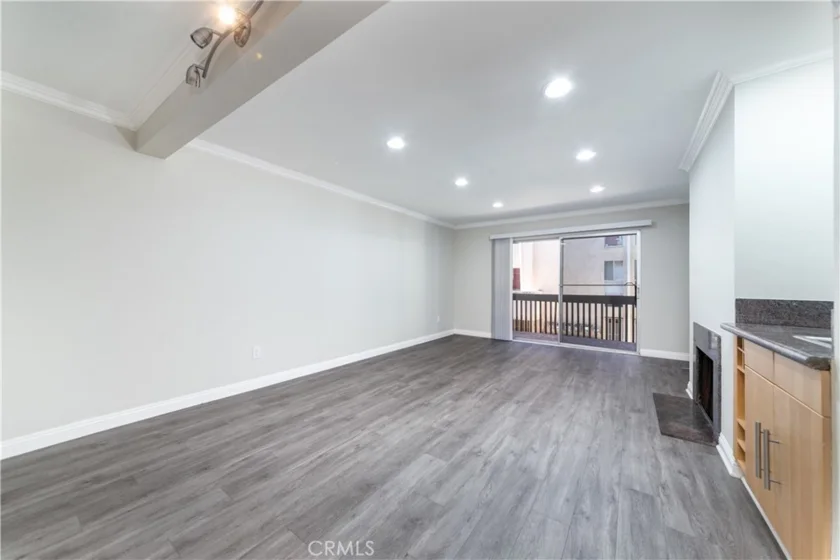 5334 Lindley Avenue #126 photo 3