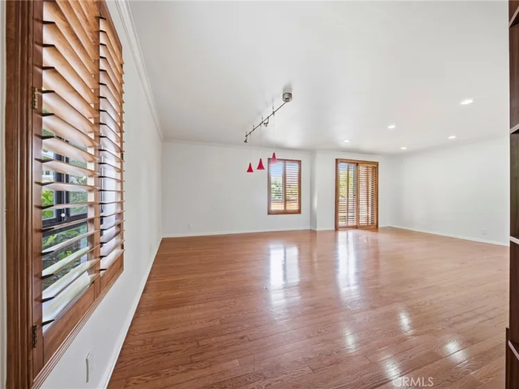 1315 Roxbury Drive #204 photo 16