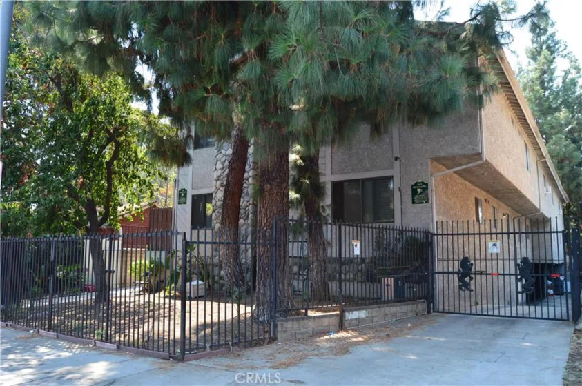 6847 Haskell Avenue #1 photo 1