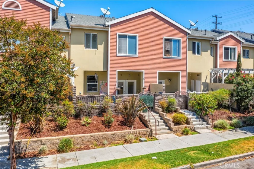 1500 Pine Avenue #17 photo 1