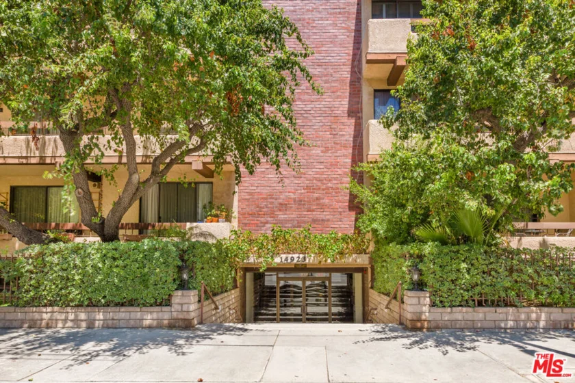 14923 Moorpark Street #104 photo 1