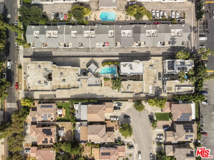 20920 Community Street #10 photo 24