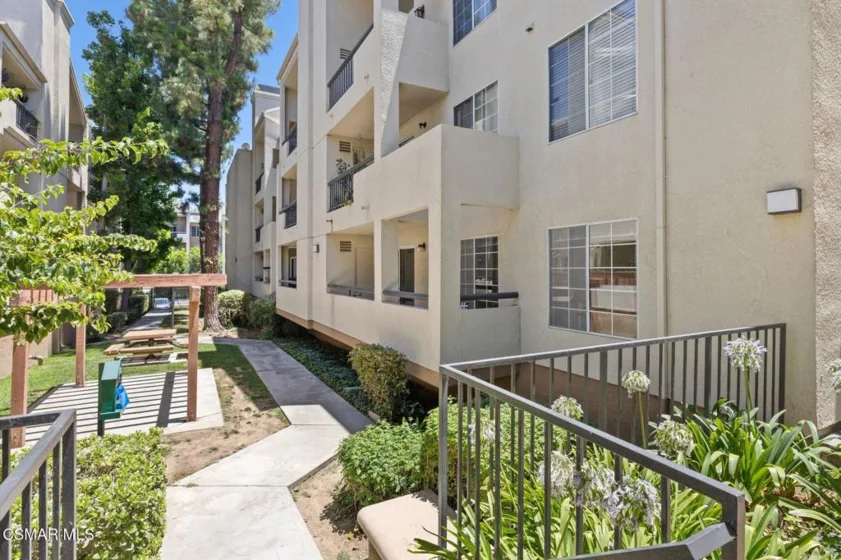 5530 Owensmouth Avenue #114 photo 24