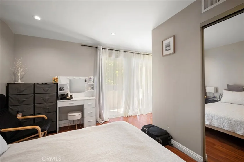 543 W Stocker Street #14 photo 15