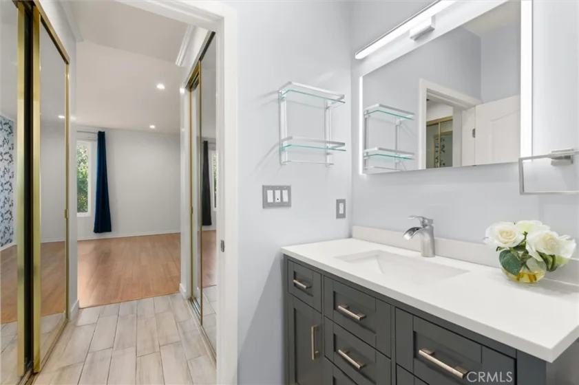 11225 Peach Grove #203 photo 17