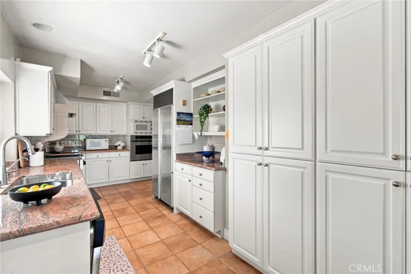 1255 S Orange Grove Boulevard #5 photo 8