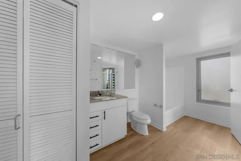 425 W Beech #1358 photo 34