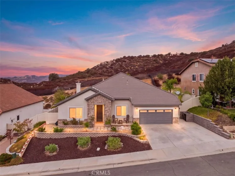 36152 Darcy photo 1