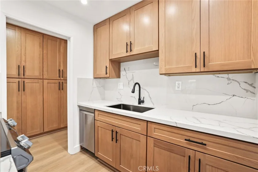1030 W Macarthur #86 photo 16