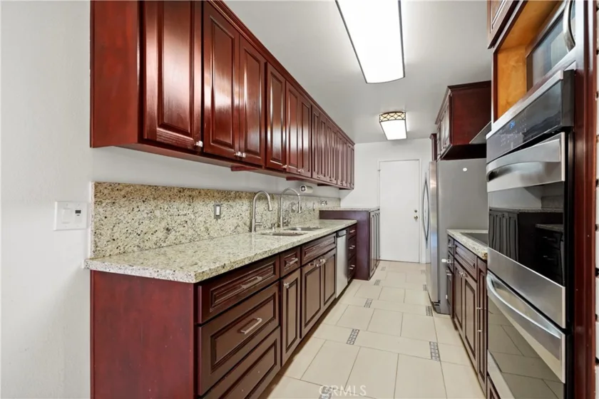 5330 Lindley #209 photo 8
