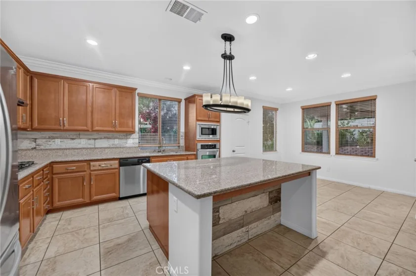 30780 Olympia Rose photo 22