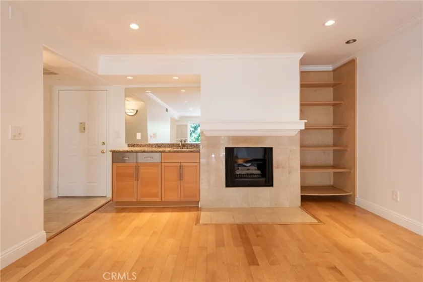 4536 Colbath Avenue #102 photo 5