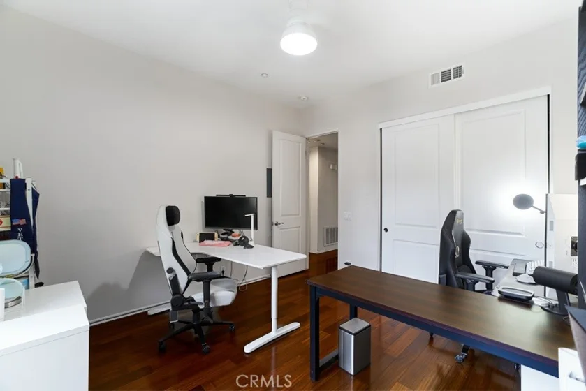 309 Metro Court photo 25