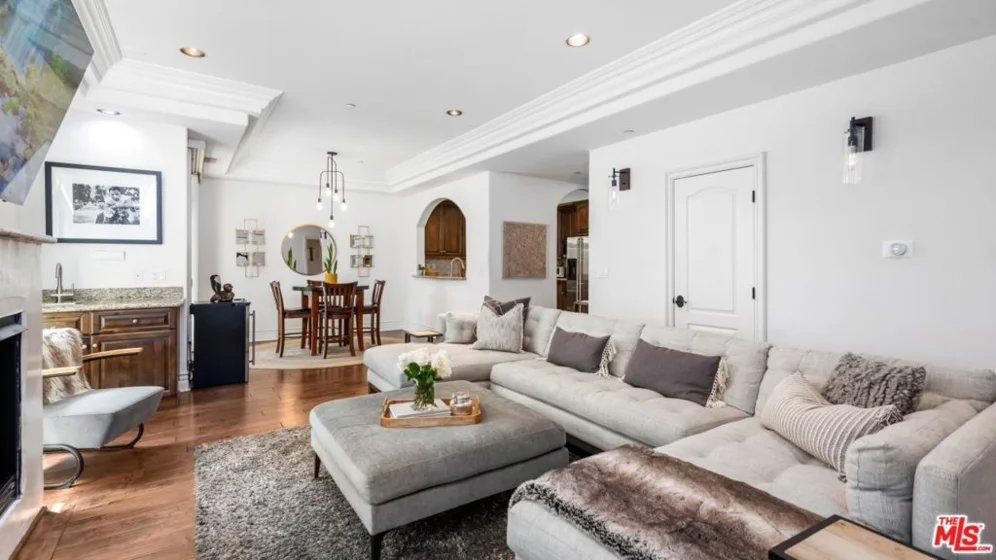 11582 Moorpark Street #104 photo 1