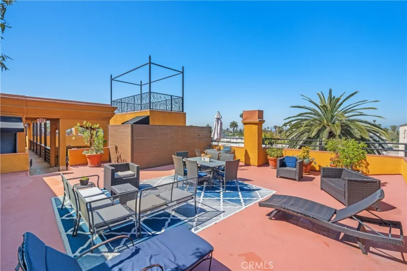 828 N Hudson Avenue #106 photo 2