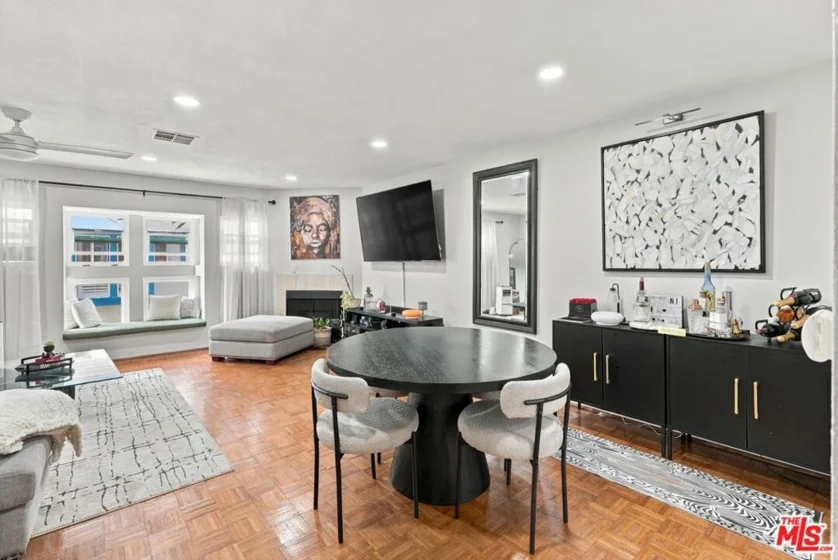 532 W Venice Way #4 photo 5