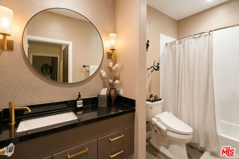 585 N Rossmore Avenue #407 photo 4